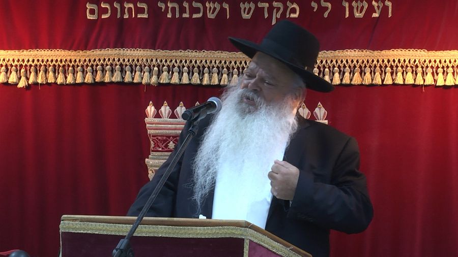 חי בשקר ומחפש אמת