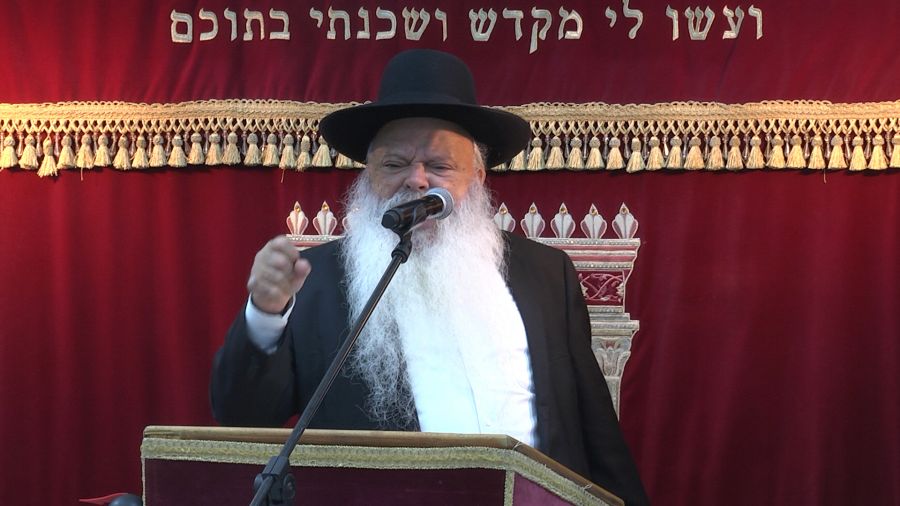 כל העולם עומד בדין